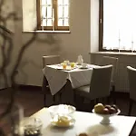 Accademia 4*