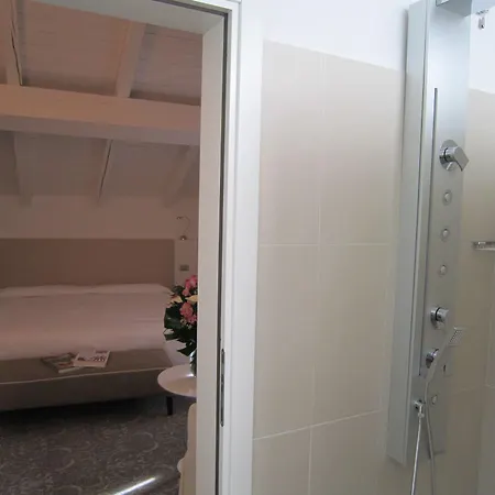 Accademia מלון 4*