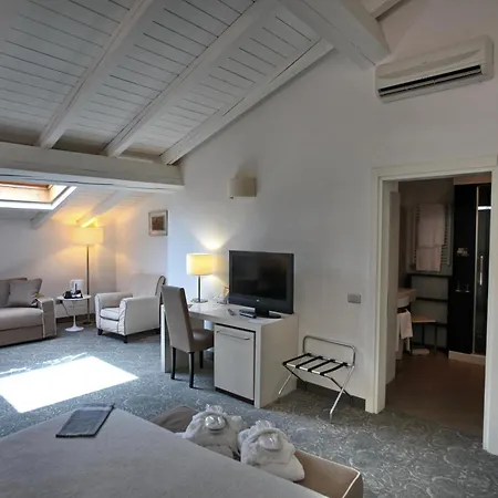 Accademia Hotell 4*