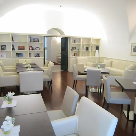 מלון Accademia 4*