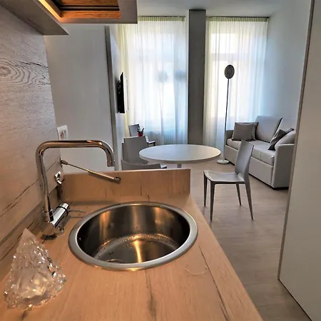 Accademia فندق ترينتو